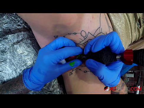 ❤️ Extremadamente tatuado hottie Sully Savage consiguió un tatuaje en su clítoris ❤️❌ Porno casero en es.hentaisaturn.ru ❌️❤️❤️❤️❤️❤️❤️❤️
